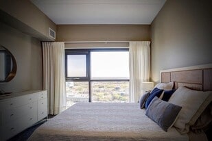 300 Assiniboine in Winnipeg, MB - Building Photo