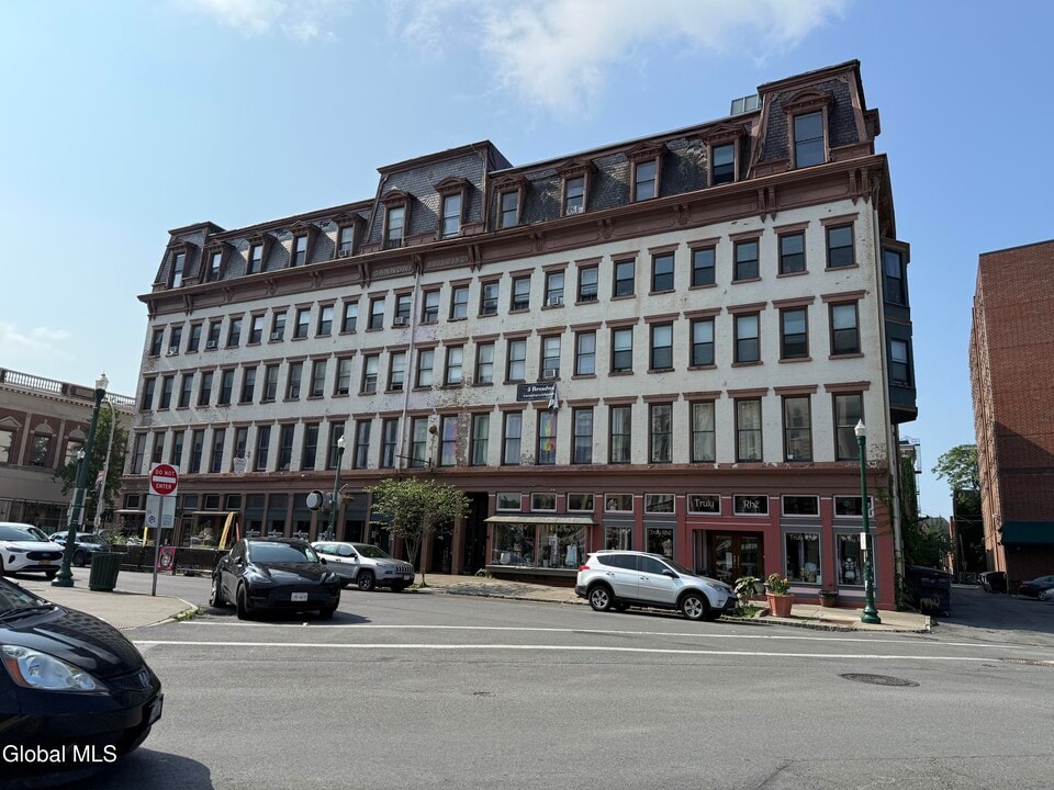 5 Broadway in Troy, NY - Building Photo