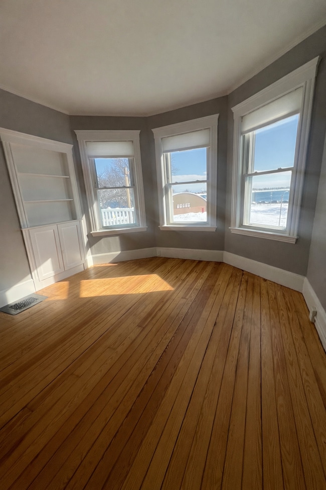 53 Farragut Rd, Unit Apartment 2 in Boston, MA - Foto de edificio - Building Photo