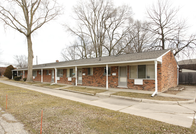 566 E Elmwood Ave in Clawson, MI - Building Photo - Building Photo