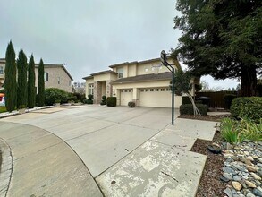 5701 W Country Ave in Visalia, CA - Building Photo - Building Photo