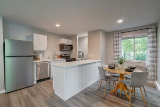 1230 E Dayton St in Madison, WI - Building Photo - Building Photo