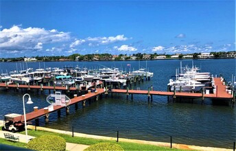 140 Yacht Club Way in Hypoluxo, FL - Building Photo - Building Photo