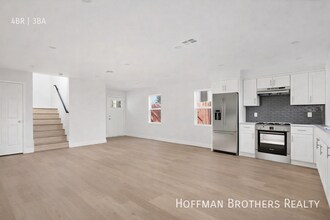 647 W 97th St in Los Angeles, CA - Building Photo - Building Photo