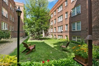 Calhoun Beach Apartments in Minneapolis, MN - Foto de edificio - Building Photo