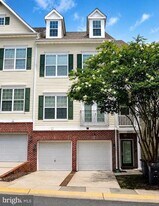 1820 Cedar Cove Way in Woodbridge, VA - Building Photo