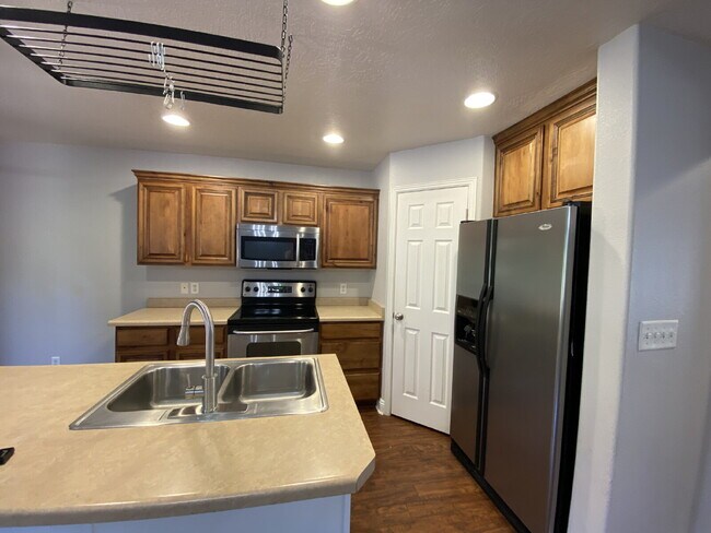 3155 S Hidden Valley Dr in Saint George, UT - Building Photo - Building Photo