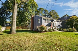 66 Mawney St in East Greenwich, RI - Building Photo - Building Photo