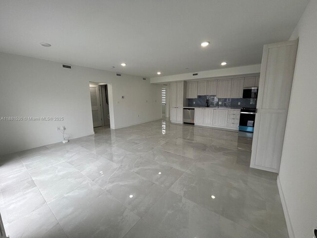 14608 SW 261st Ter in Princeton, FL - Building Photo - Building Photo