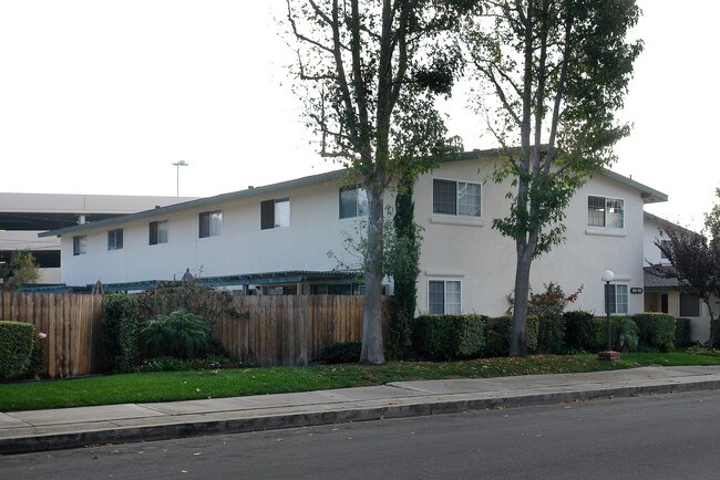 255 S McCoy Rd in Orange, CA - Building Photo - Building Photo