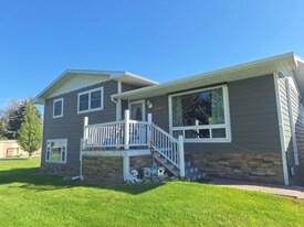 17 Cemetery Ln in Townsend, MT - Building Photo