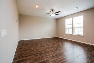 4430 Autumn Pass Ct in Houston, TX - Foto de edificio - Building Photo
