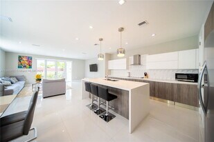 3653 SW 26th St in Miami, FL - Building Photo