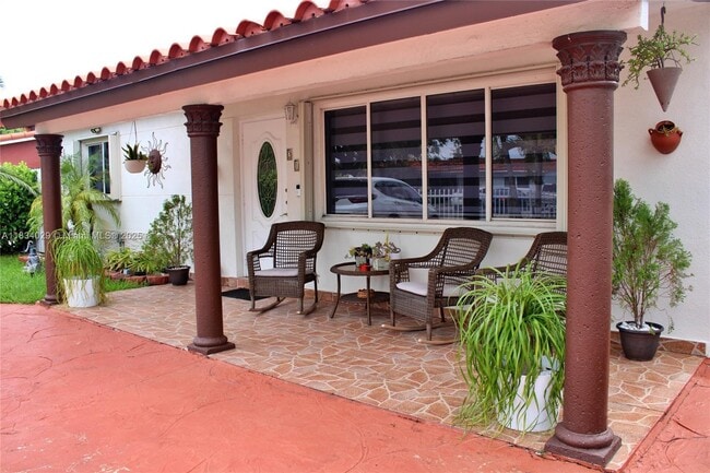 property at 218 E 9th Ct