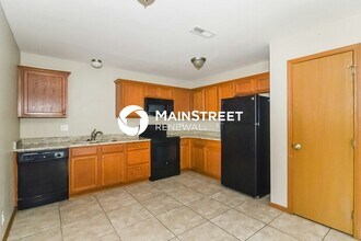 219 Palmer Ct in Pleasant Hill, MO - Building Photo - Building Photo