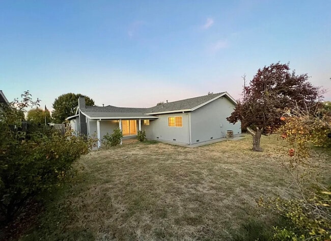 280 W Tuolumne Rd in Turlock, CA - Building Photo - Building Photo