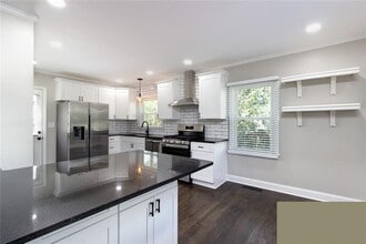 626 Burbank Cir in Smyrna, GA - Building Photo - Building Photo