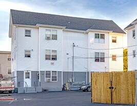 41-43 Hargraves St in Fall River, MA - Building Photo