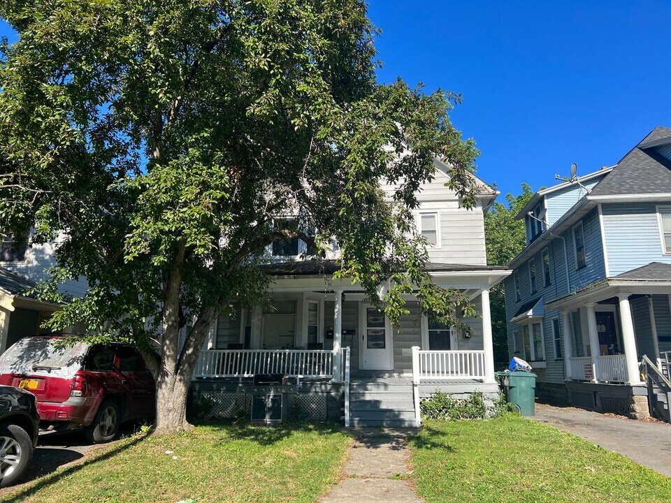 943 Dewey Ave-Unit -943 Dewey UP in Rochester, NY - Building Photo