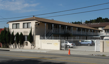 6817-6819 N Figueroa St in Los Angeles, CA - Building Photo - Building Photo