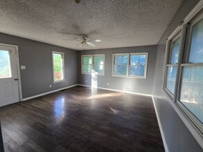 6931 SW Towerview Ln in Topeka, KS - Building Photo - Building Photo