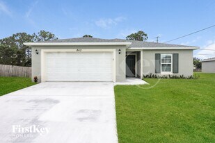 843 SW Andrew Rd in Port St. Lucie, FL - Building Photo