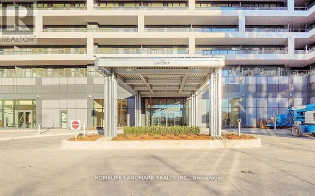 8960 Jane St in Vaughan, ON - Building Photo - Building Photo