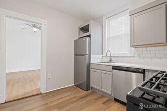 20 Linden Ct in Jersey City, NJ - Building Photo - Building Photo