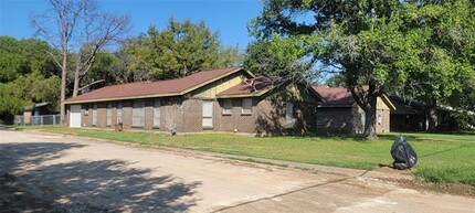 1014 Prairie Ave in Cleburne, TX - Building Photo - Building Photo