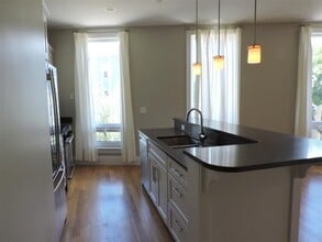 166 Hampshire St, Unit 3 in Cambridge, MA - Building Photo - Building Photo