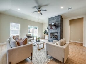929 S Marlborough Ave in Dallas, TX - Building Photo - Building Photo