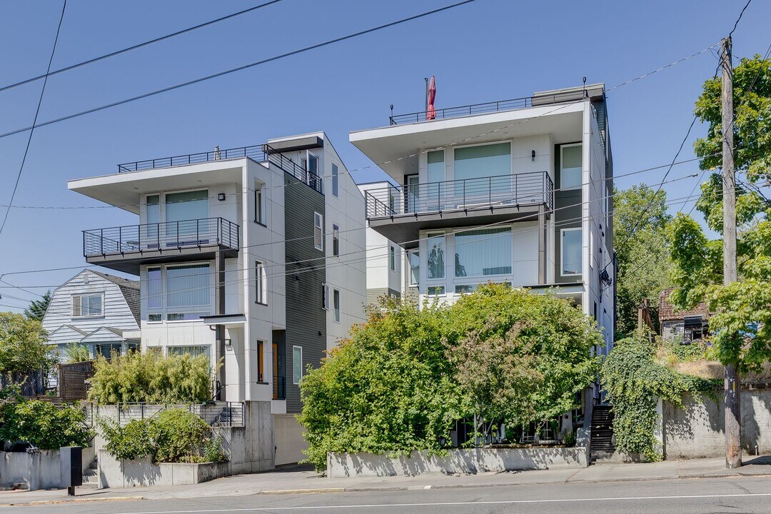 2910 S Jackson St in Seattle, WA - Building Photo