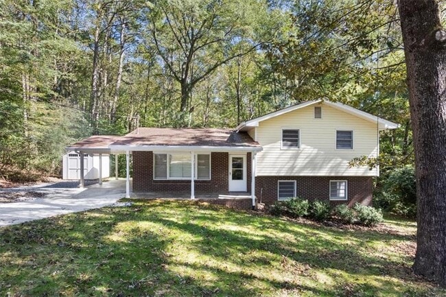 property at 601 Oakdale Rd