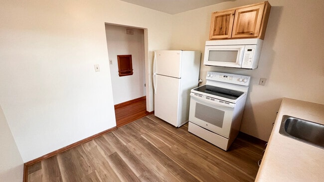 611 Cherry St, Unit C in Jefferson City, MO - Building Photo - Building Photo