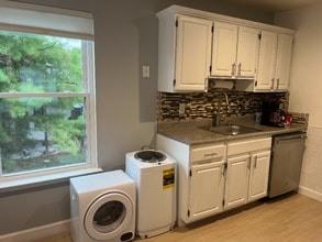 2557 Peter Jefferson Ln in Herndon, VA - Building Photo - Building Photo