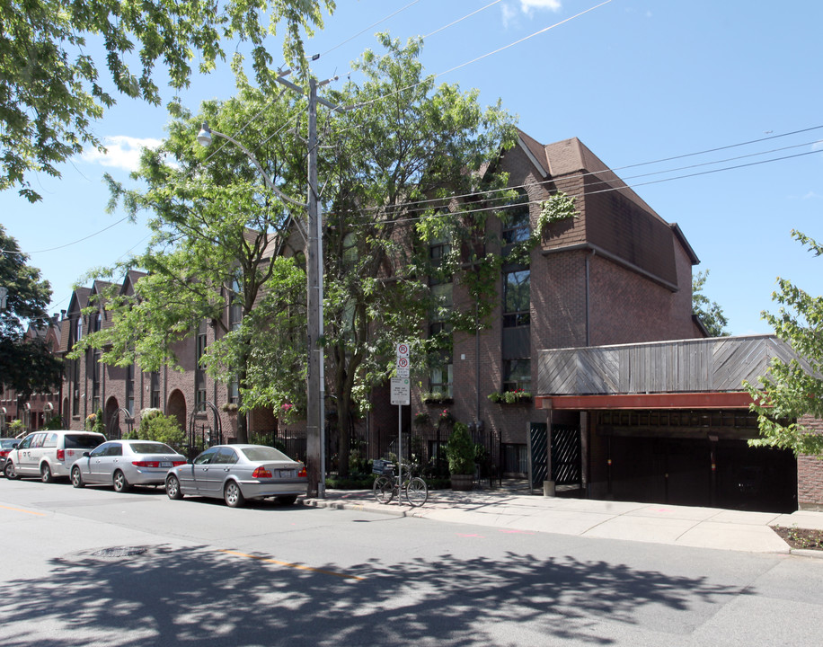 204-224 Bedford Rd in Toronto, ON - Building Photo