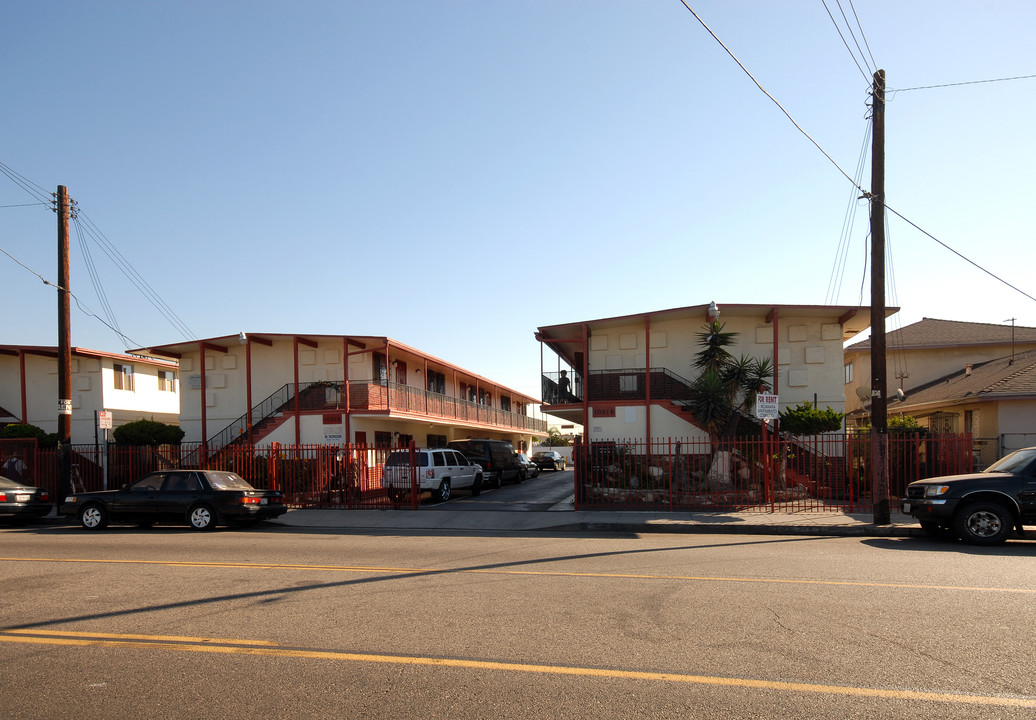 Lennox Apartments in Inglewood, CA - Building Photo