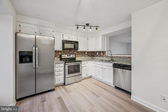 property at 29 Wagon Wheel Dr