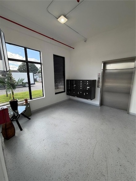 853 E 24th St, Unit 305 in Hialeah, FL - Building Photo - Building Photo