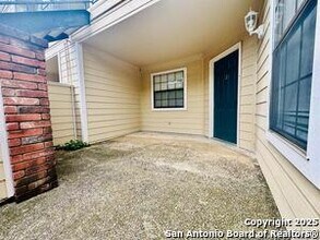 11610 Vance Jackson Rd in San Antonio, TX - Building Photo - Building Photo