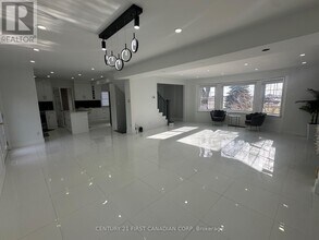 2070 Richmond St in London, ON - Building Photo - Building Photo