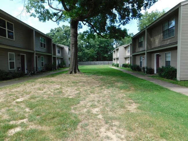 2628 Kantz Dr in Fayetteville, AR - Foto de edificio - Building Photo