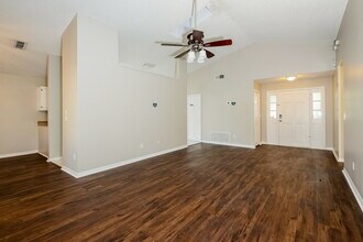 1048 Vernon Loop in Oviedo, FL - Building Photo - Building Photo