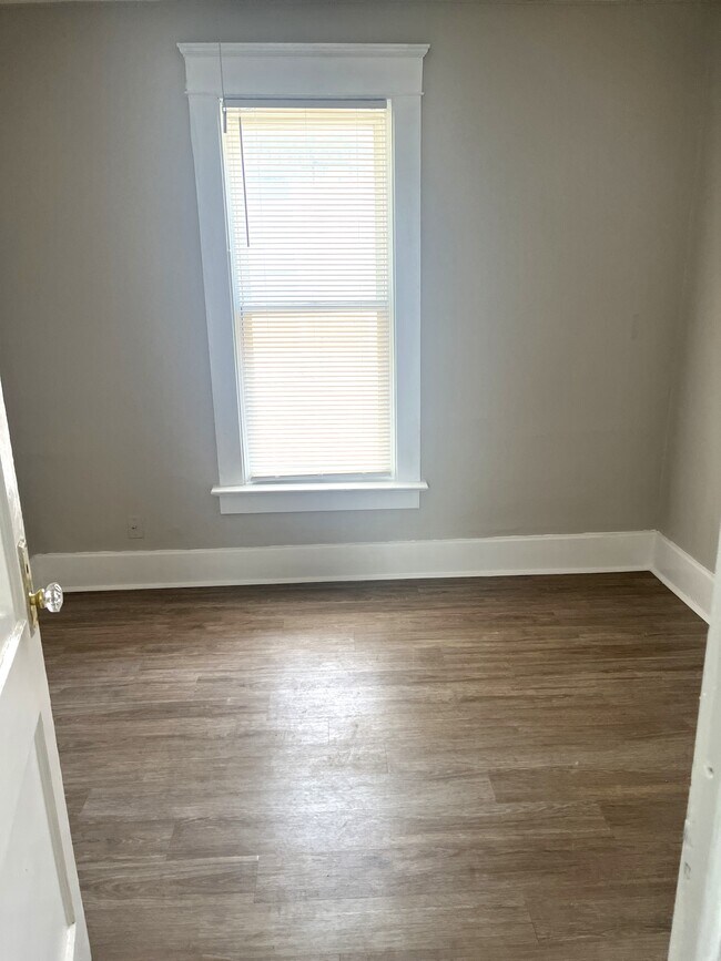 820 Wayne St, Unit 2 in Erie, PA - Foto de edificio - Building Photo