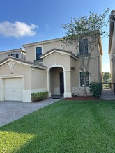 636 NE 193rd St in Miami, FL - Foto de edificio - Building Photo