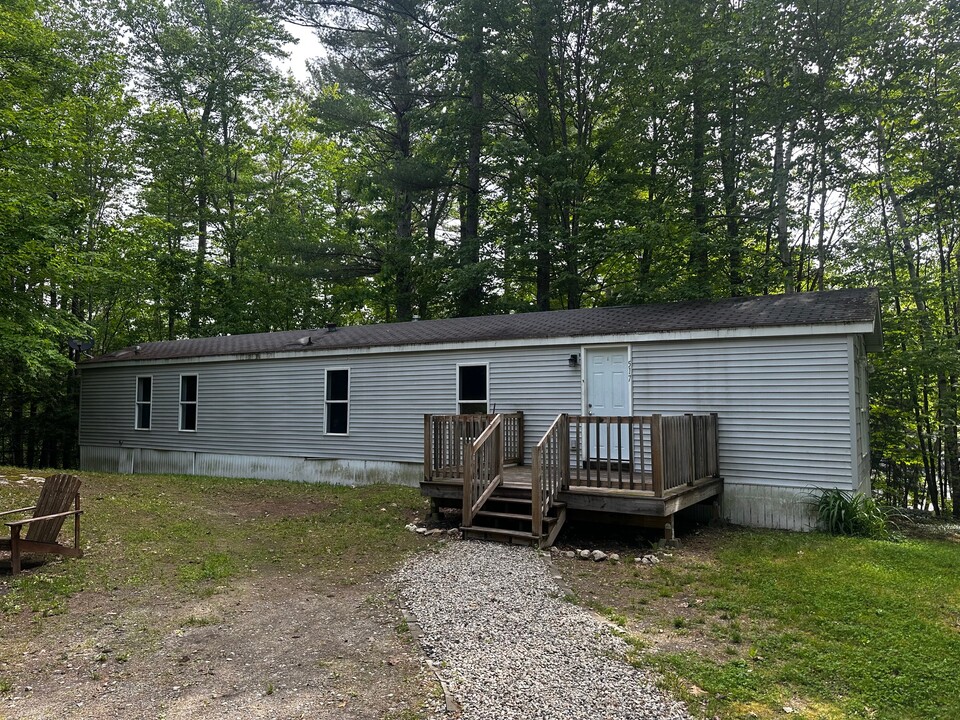 517 Hollis Rd in Hollis Center, ME - Building Photo
