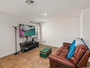 5826 Kendall Pr in San Antonio, TX - Building Photo - Building Photo