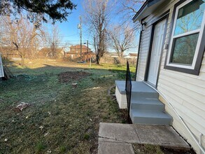 2413 NE 27th St in Oklahoma City, OK - Foto de edificio - Building Photo