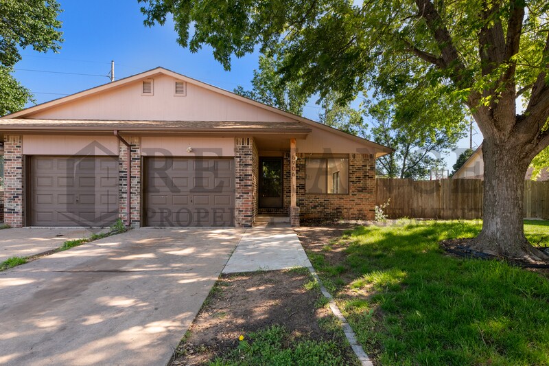 6906 W O'Neil St in Wichita, KS - Building Photo