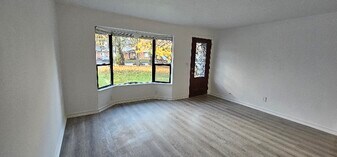 930 NW Chelsea Ct in McMinnville, OR - Building Photo